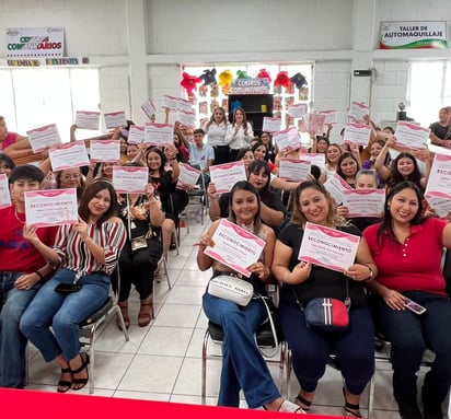 Mujeres concluyen cursos de autoempleo 