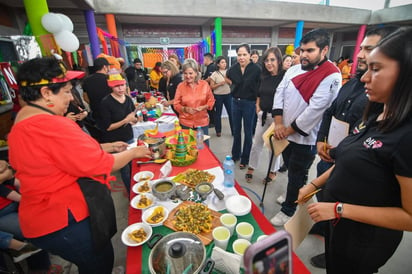 Familias del CAI participan en el festival del 'Nacho Fest' elaborando platillos muy originales