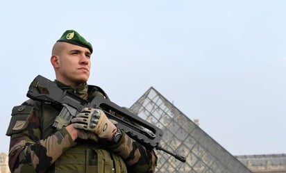 El Louvre, el museo más visitado en el mundo, evacuado y cerrado por temor a un atentado