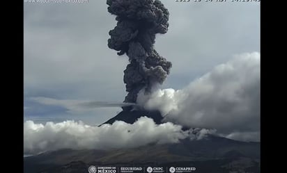 Volcán Popocatépetl arroja material incandescente