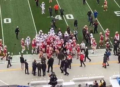 Jugadores de Browns y 49ers protagonizan pelea previo al inicio del juego