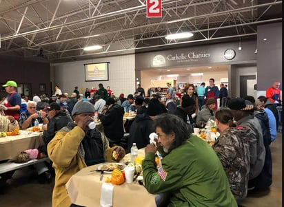 Invitan a voluntarios para la comida comunitaria     