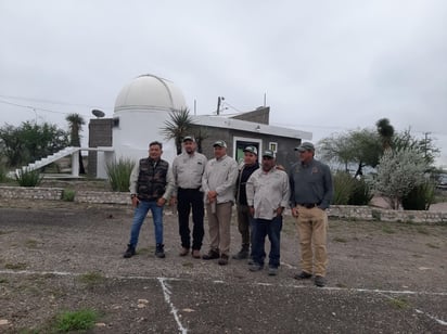 Veterinario municipal de mantiene realizando cirugías a animales salvajes 