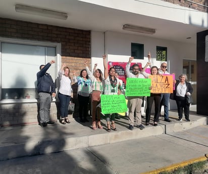 Contra poder legislativo se manifiestan trabajadores del Juzgado Federal