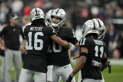 Los Raiders vencieron a los Patriots 21-17, pero perdieron a Jimmy Garoppolo por lesión