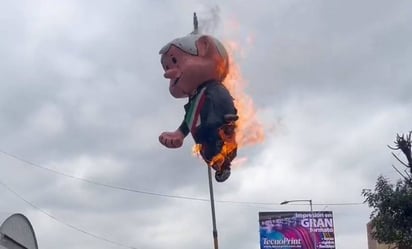 VIDEO: Queman piñata de AMLO en protesta por desaparición de fideicomisos del Poder Judicial