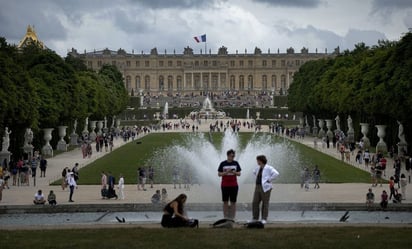 Evacuan de nuevo el Palacio de Versalles en Francia por alerta de bomba