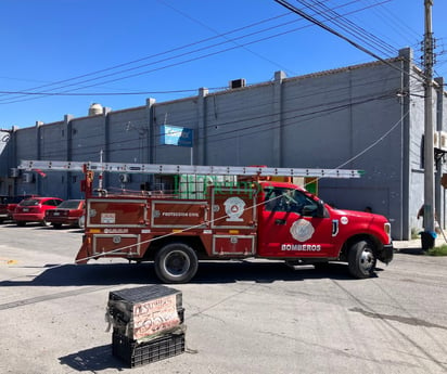 Chófer de Yaxa Autotransportes derriba cables de alta tensión en Monclova