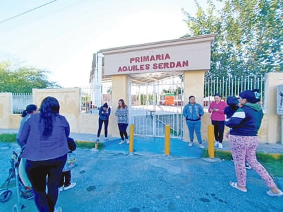 Gato muerto en una cisterna contamina agua de escuela