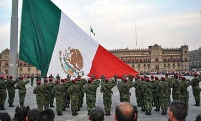 'Son muy leales': AMLO asegura que Ejército no tendrá ningún problema para un mando femenino en la Presidencia