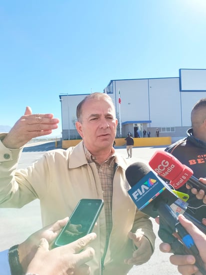 Francisco Saracho defiende los libros de Coahuila