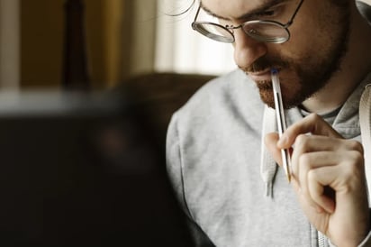 ¿Realmente soy inteligente? Estas señales pueden ayudar a determinarlo, según la psicología