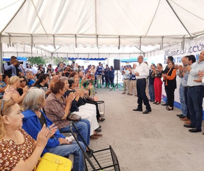 Brigada municipal presente en El Pueblo