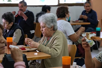 La soledad y el abandono causan enfermedades en adultos mayores