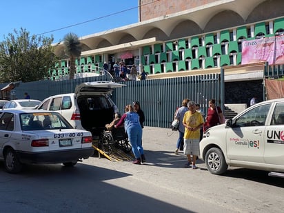 Tráfico y falta de espacio irrita a pacientes de clínica 7 del IMSS