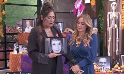 Andrea Legarreta rompe en llanto: 'Nadie quiere ver la foto de su madre en una ofrenda de muertos'