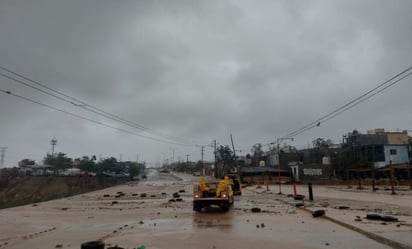 'Norma' deja a su paso arrastre de autos y casas inundadas en Baja California Sur