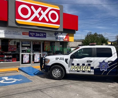 Hombre armado asalta tienda Oxxo en la colonia 18 de marzo de Monclova 