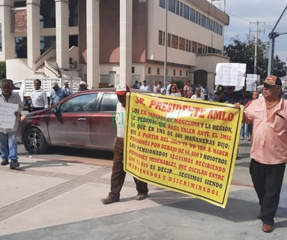 Protestan jubilados por bajas pensiones