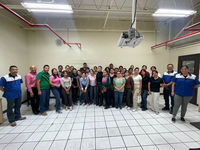 Estudiantes de la UAdeC visitan empresa Fujikura