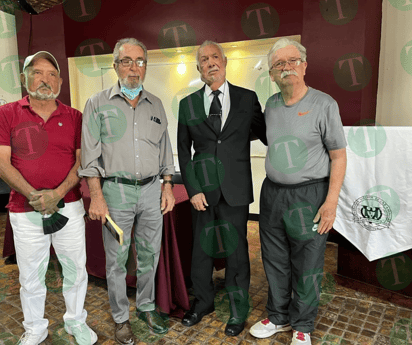 La leyenda de Óscar Zamarrimpa egresado de psicología a los 70 años de edad