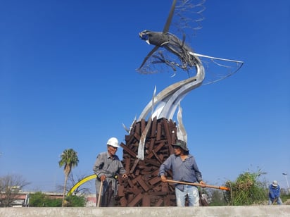 Municipio realiza labores de limpieza y mantenimiento a la plaza 'Ave Fénix' 