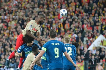 Champions League: Lens y PSV empatan; Chucky estrelló un balón en el poste