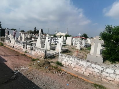 Íconos de la historia yacen en mausoleos y tumbas en panteón