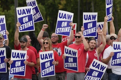 Ford acepta aumentar 25% a sus empleados de UAW