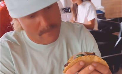 Valteri Bottas no perdió el tiempo; llegó a México y fue a comer tacos