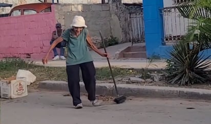 Abuelitos intentan sobrevivir con pensión raquítica del IMSS