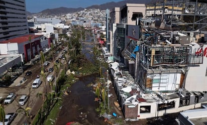 Huracán 'Otis': Gobierno de EU entrega equipo de remoción para asegurar caminos en Guerrero