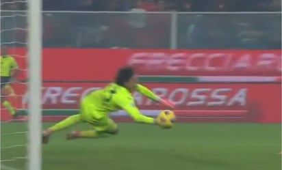 VIDEO: Guillermo Ochoa y su espectacular atajada en su regreso a la titularidad