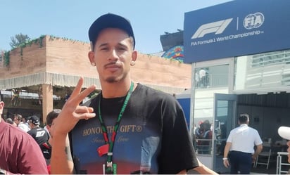 Juan Toscano visita el Gran Premio de México y apoya a Carlos Sainz