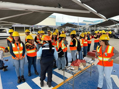 Alumnos de FCA visitan la Industria Vidriera