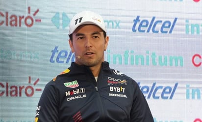 Checo Pérez subastará su casco del GP de México para ayudar a víctimas del huracán Otis