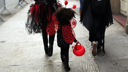 Pediatras de Estados Unidos ofrecen consejos para un Halloween seguro