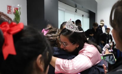 Regresan a Ciudad Juárez estudiantes varados en Guerrero tras huracán 'Otis'