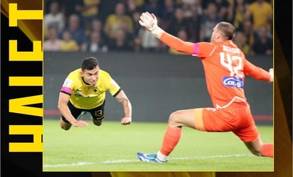 Orbelín Pineda hace espectacular golazo de palomita con el AEK de Atenas