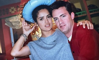 Salma Hayek reacciona a la muerte de Matthew Perry: 'Amigo mío, nunca te olvidaremos'