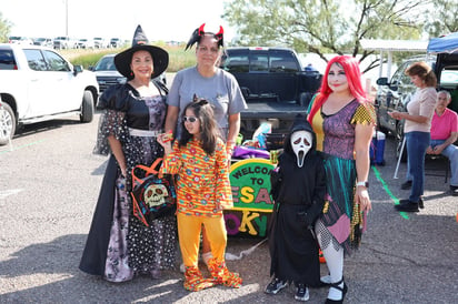 Niños de PN abarrotan las calles de Eagle Pass en Halloween 