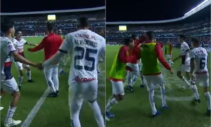 Chivas festeja la victoria ante Querétaro bailando como 'la monja de la feria'