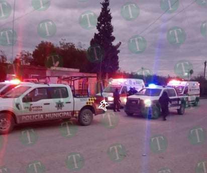 Socorristas de Bomberos Frontera y Cruz Roja auxilian a mujer que dio a luz en su casa