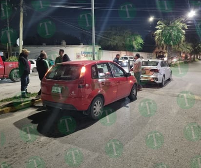 Conductor no guarda distancia y choca en la colonia Ciudad Deportiva