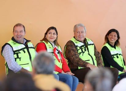 'Chema' inicia pavimento de la calle Máquina 501 