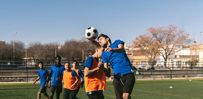 Ser futbolista aumenta el riesgo de tener un trastorno del sueño REM y desarrollar demencia