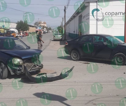 Autos quedan destrozados tras chocar en la Zona Centro de Frontera