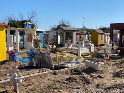 Hallazgos de fetiches y de brujería queman en el Panteón Guadalupe