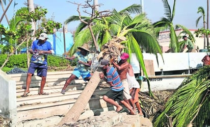 Restauranteros y pescadores aceleran limpieza de playas