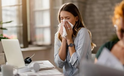 Riesgo máximo de contagio de covid ocurre cinco segundos después de contacto cara a cara con infectado